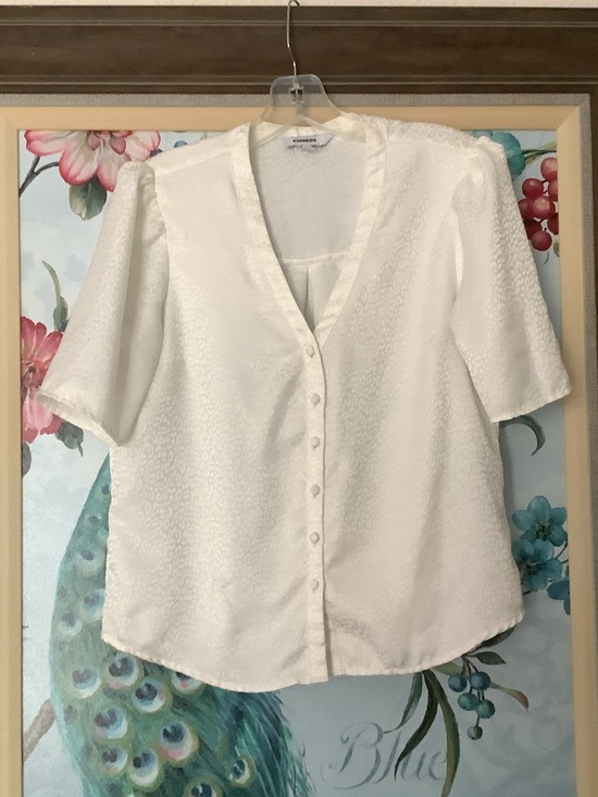 Express Tops - Express White Textured Button-Front V-Neck Blouse
